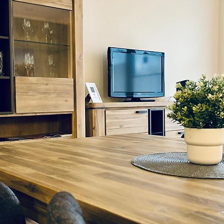Kleine Auszeit -- Inklusive Parkplatz & Wifi, Geschirrspueler, Waschmaschine & Terrasse Mit Strandkorb -- Perfekt Fuer Urlaub & Business ชาร์บอยท์ซ ภายนอก รูปภาพ