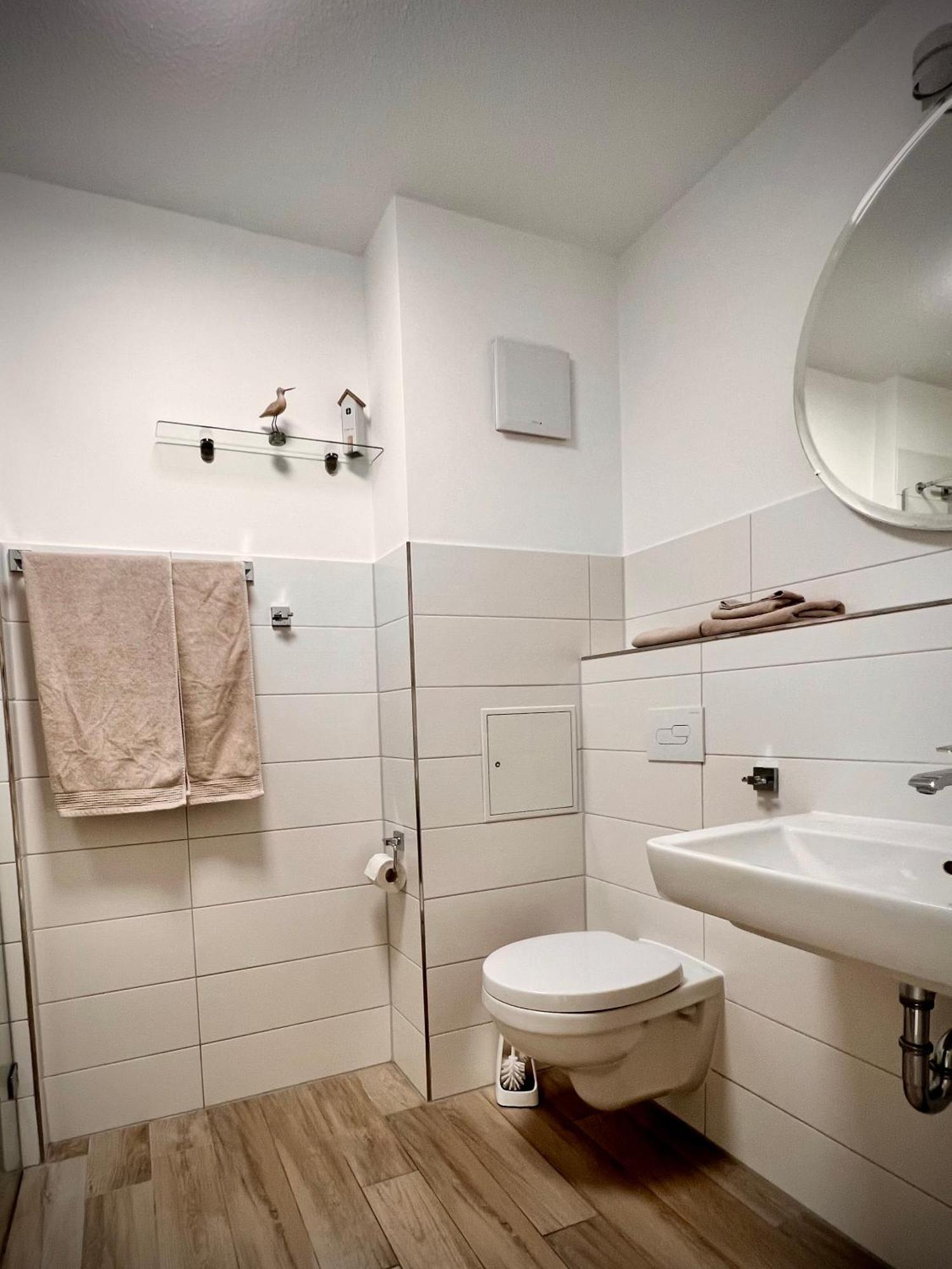 Kleine Auszeit -- Inklusive Parkplatz & Wifi, Geschirrspueler, Waschmaschine & Terrasse Mit Strandkorb -- Perfekt Fuer Urlaub & Business ชาร์บอยท์ซ ภายนอก รูปภาพ