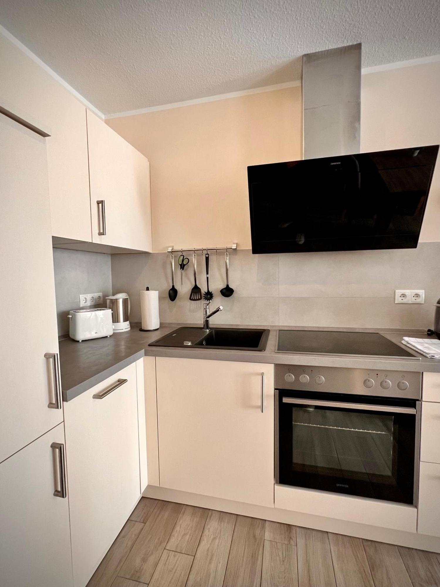 Kleine Auszeit -- Inklusive Parkplatz & Wifi, Geschirrspueler, Waschmaschine & Terrasse Mit Strandkorb -- Perfekt Fuer Urlaub & Business ชาร์บอยท์ซ ภายนอก รูปภาพ