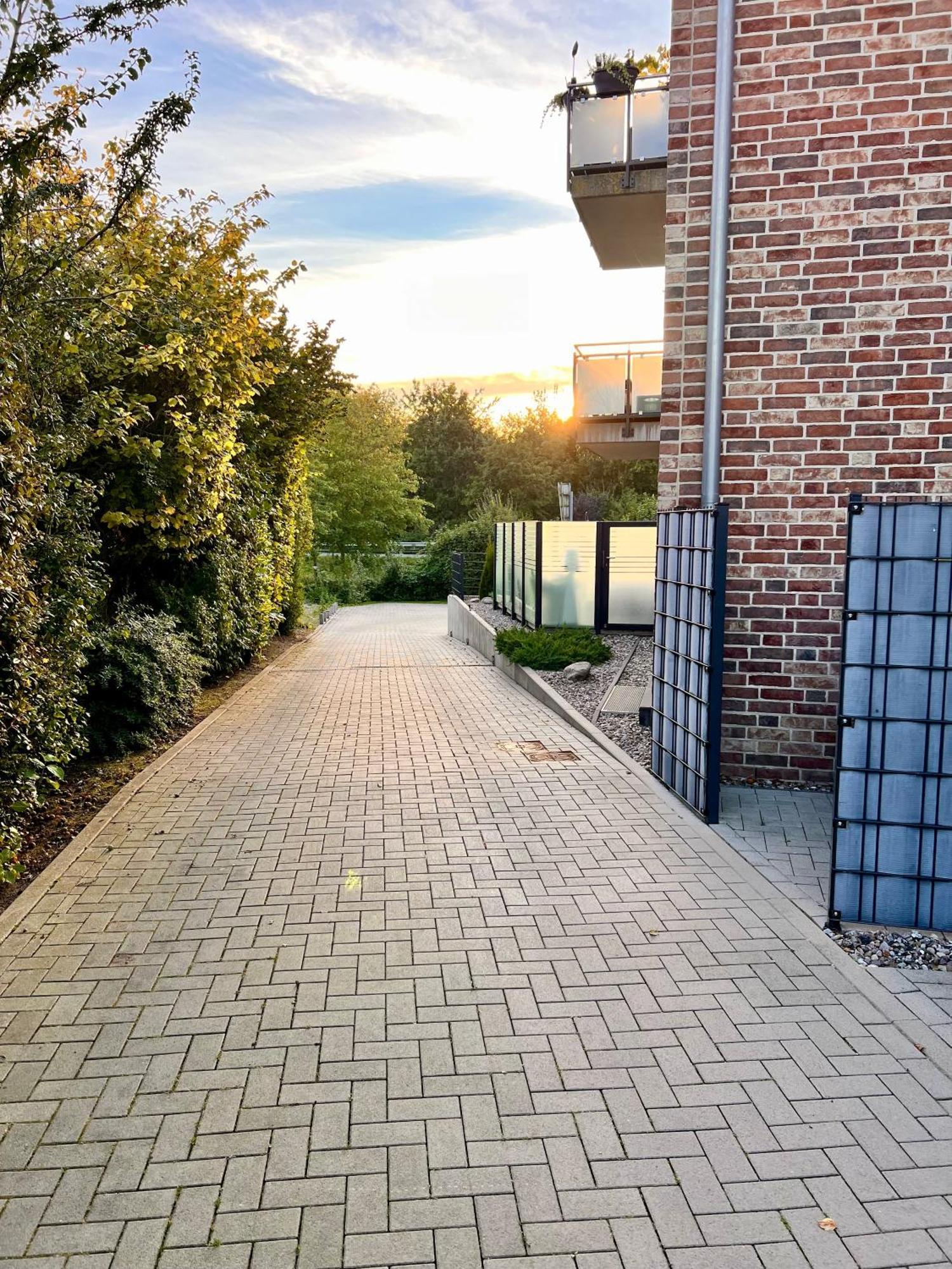 Kleine Auszeit -- Inklusive Parkplatz & Wifi, Geschirrspueler, Waschmaschine & Terrasse Mit Strandkorb -- Perfekt Fuer Urlaub & Business ชาร์บอยท์ซ ภายนอก รูปภาพ