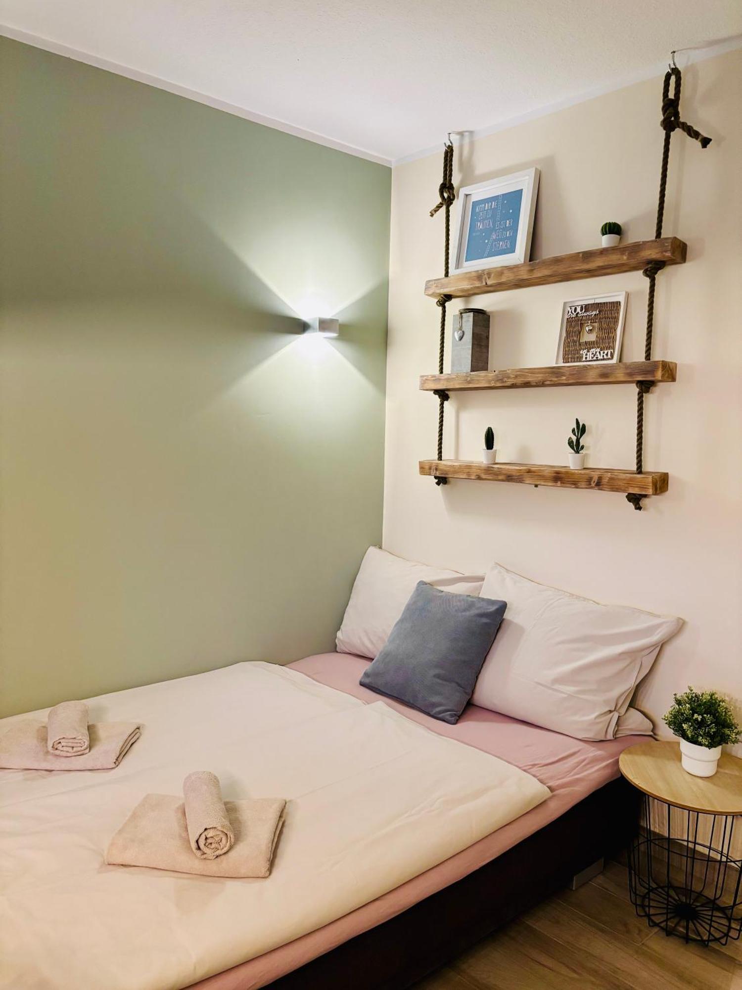 Kleine Auszeit -- Inklusive Parkplatz & Wifi, Geschirrspueler, Waschmaschine & Terrasse Mit Strandkorb -- Perfekt Fuer Urlaub & Business ชาร์บอยท์ซ ภายนอก รูปภาพ